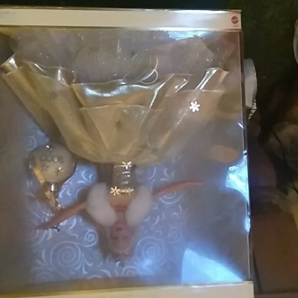 Two speacial Edition Barbies - Picture 4 of 5